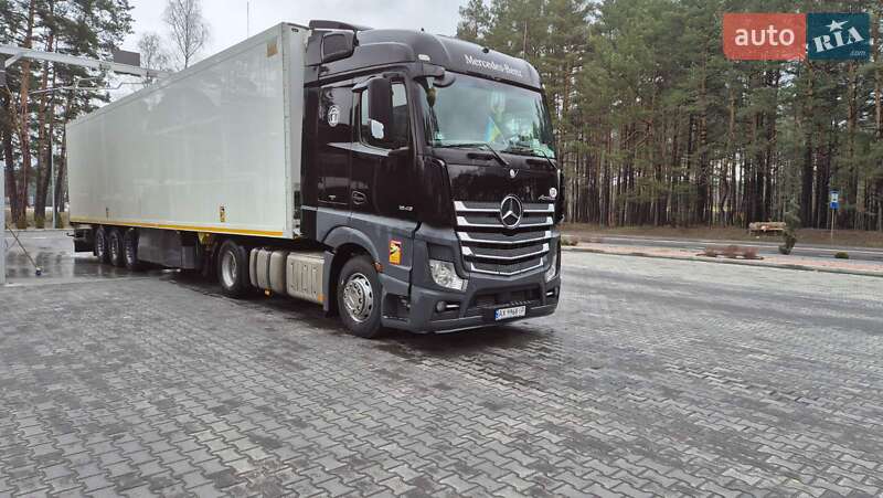 Тягач Mercedes-Benz Actros 2013 в 