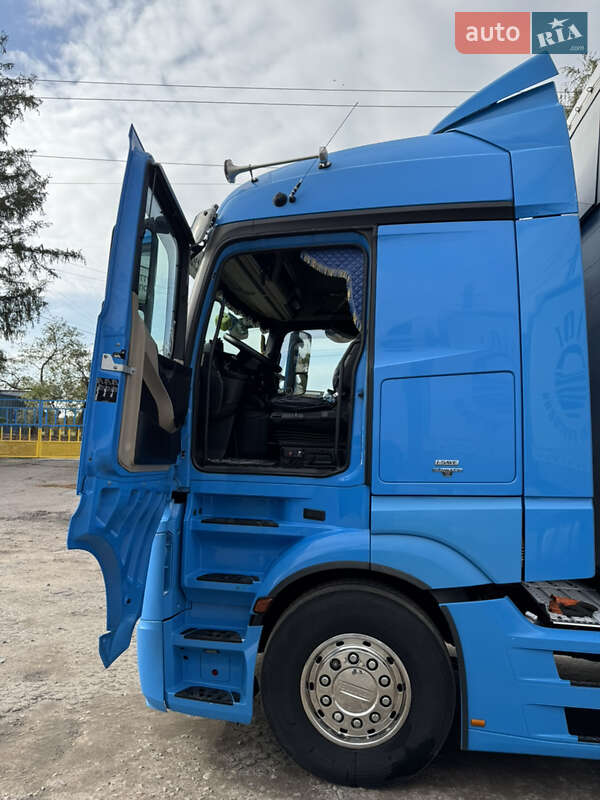 Тягач Mercedes-Benz Actros 2015 в Києві