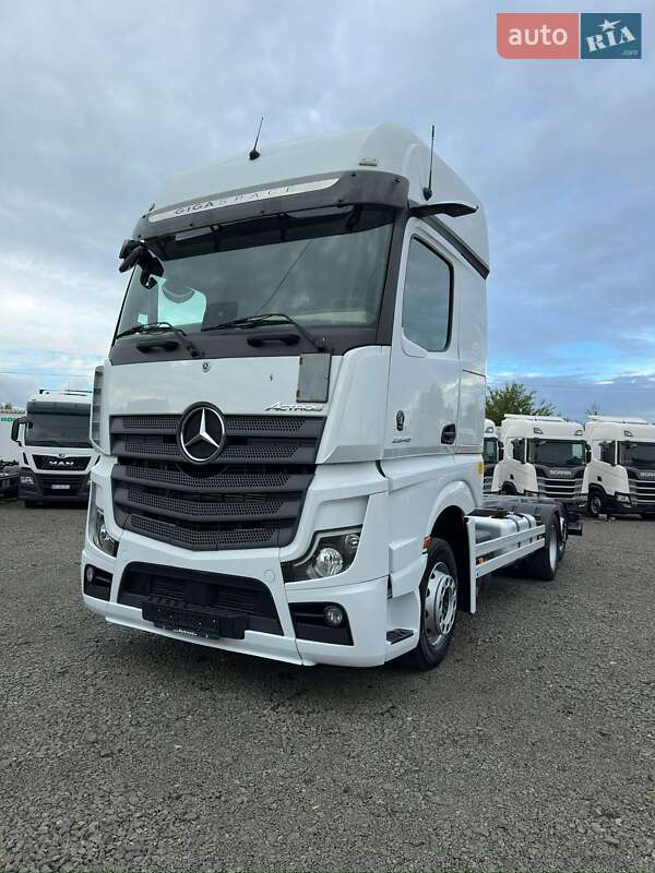 Контейнеровоз Mercedes-Benz Actros 2020 в Луцке