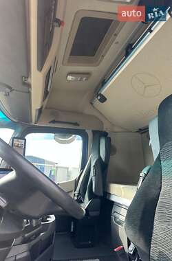 Контейнеровоз Mercedes-Benz Actros 2021 в 