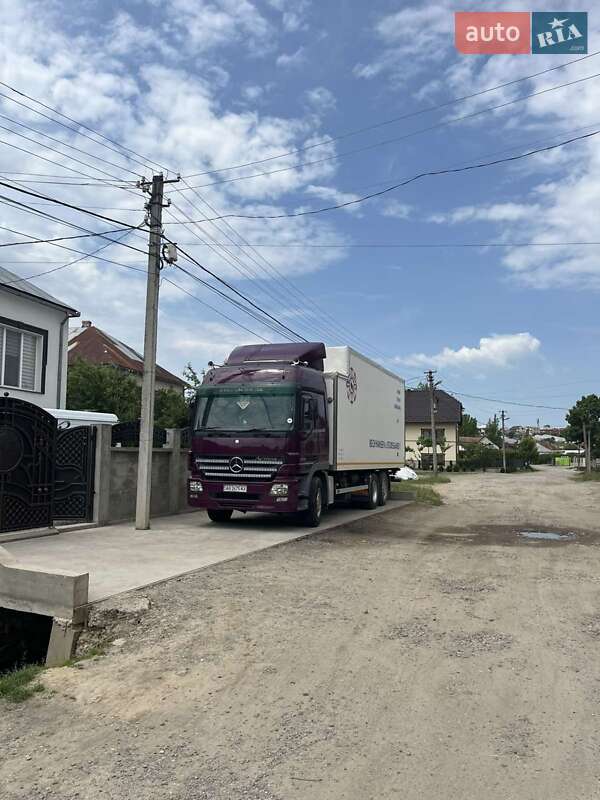 Грузовой фургон Mercedes-Benz Actros 2003 в Виноградове