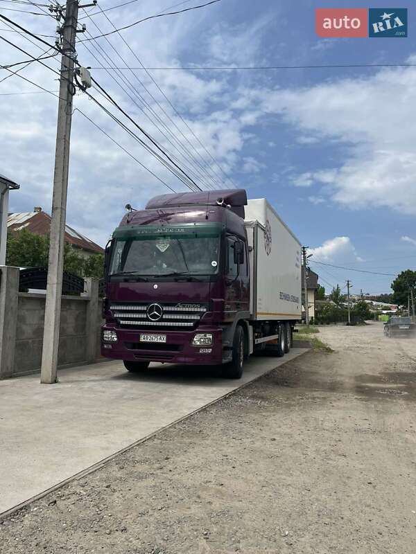 Грузовой фургон Mercedes-Benz Actros 2003 в Виноградове