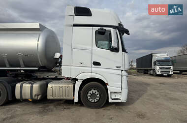Бензовоз Mercedes-Benz Actros 2013 в Ужгороде
