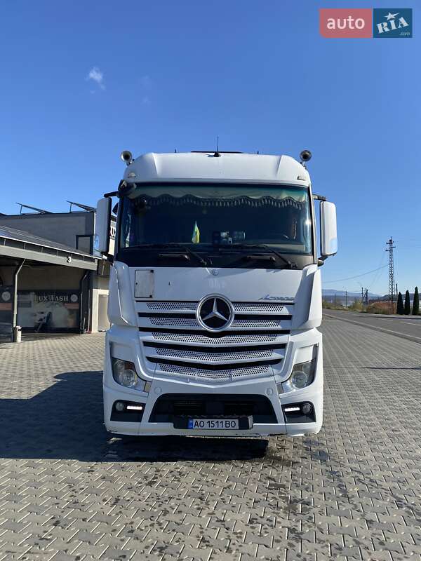 Тягач Mercedes-Benz Actros 2012 в Іршаві