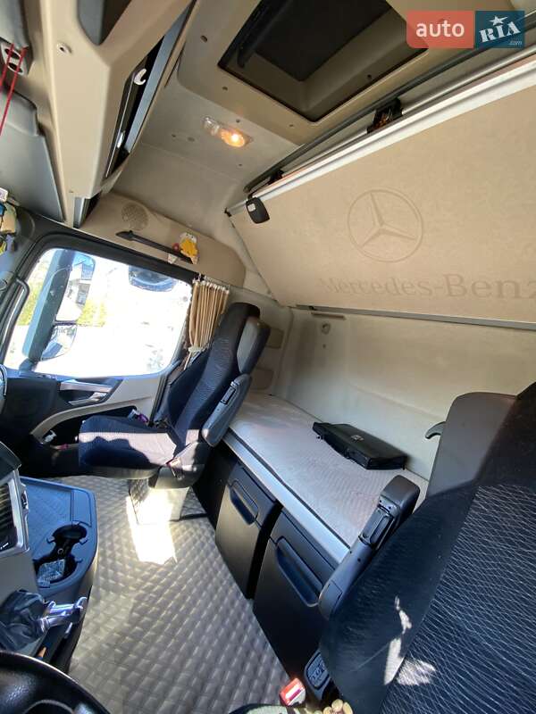 Тягач Mercedes-Benz Actros 2012 в Іршаві