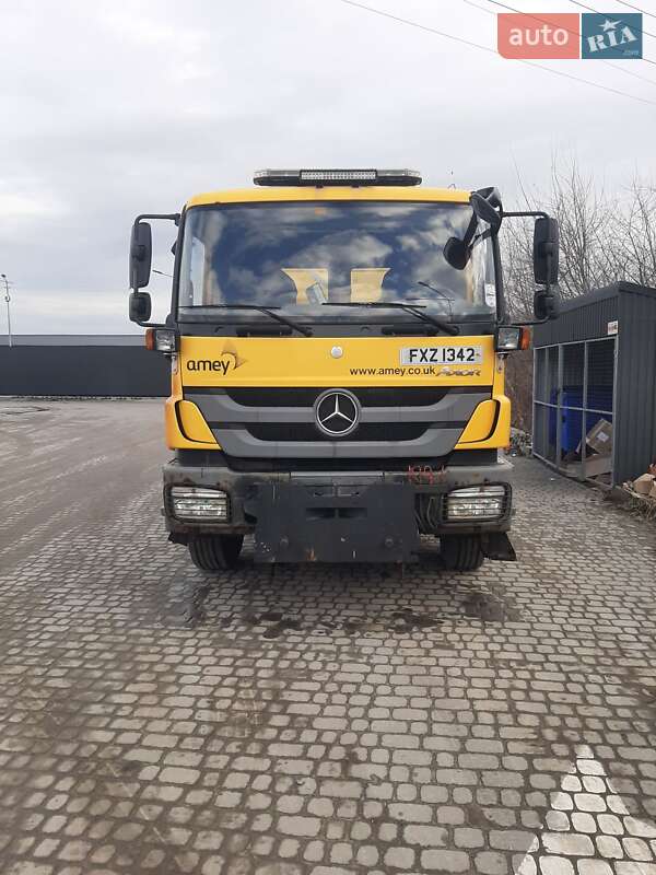Пескоразбрасывающая машина Mercedes-Benz Axor 2012 в Львове