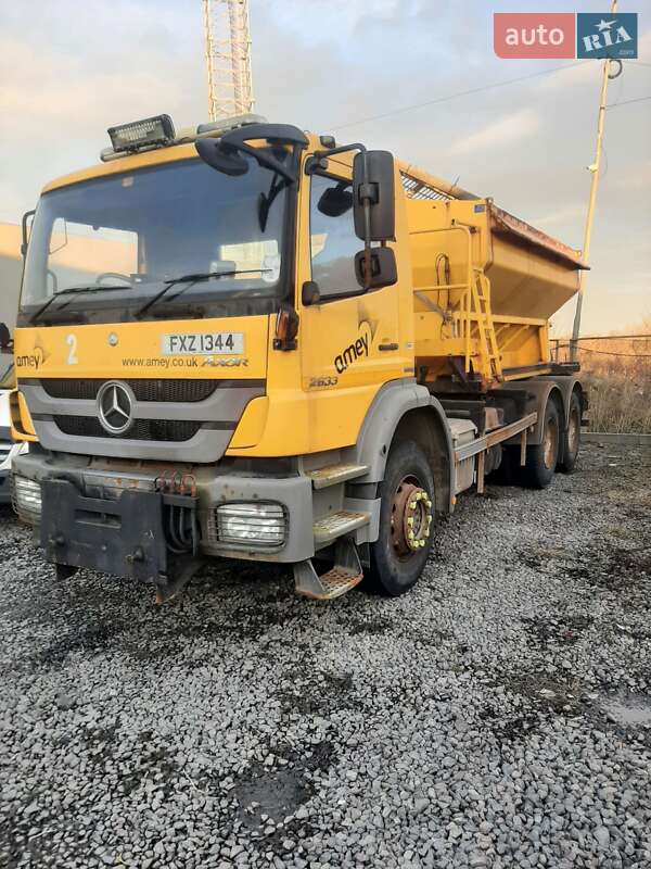 Пескоразбрасывающая машина Mercedes-Benz Axor 2012 в Львове