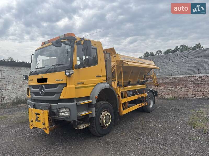 Піскорозкидальна машина Mercedes-Benz Axor 2012 в Тернополі
