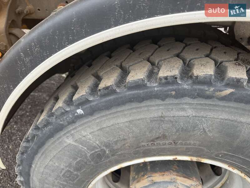 Піскорозкидальна машина Mercedes-Benz Axor 2012 в Тернополі