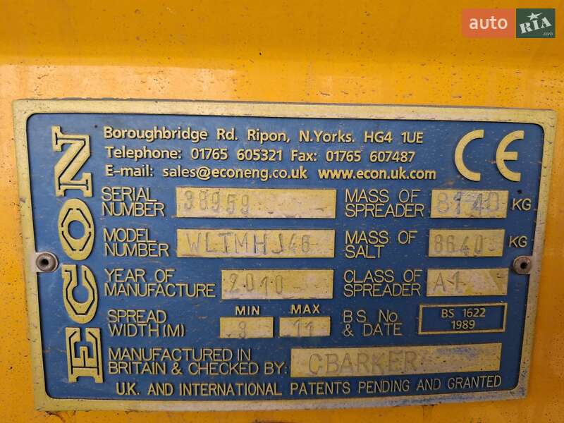 Пескоразбрасывающая машина Mercedes-Benz Axor 2010 в Львове