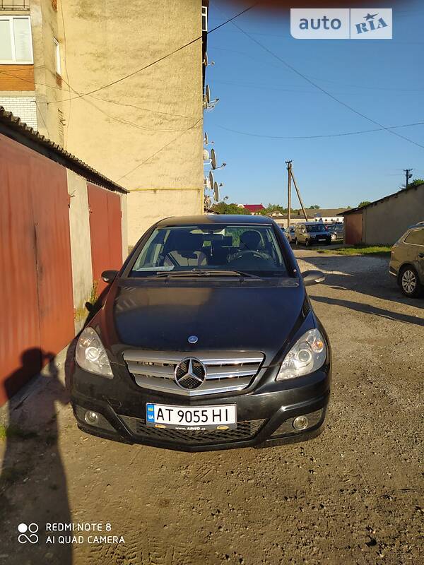Mercedes-Benz B 180