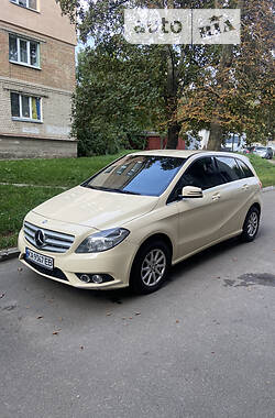 Универсал Mercedes-Benz B 180 2013 в Киеве