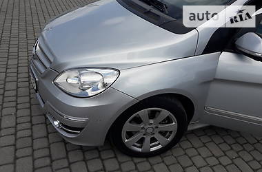 Хетчбек Mercedes-Benz B-Class 2010 в 