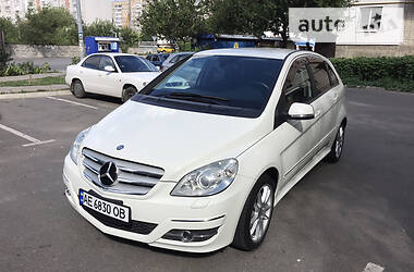 Хетчбек Mercedes-Benz B-Class 2011 в 