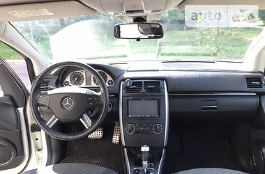Хетчбек Mercedes-Benz B-Class 2011 в 