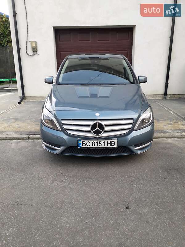 Минивэн Mercedes-Benz B-Class 2013 в 