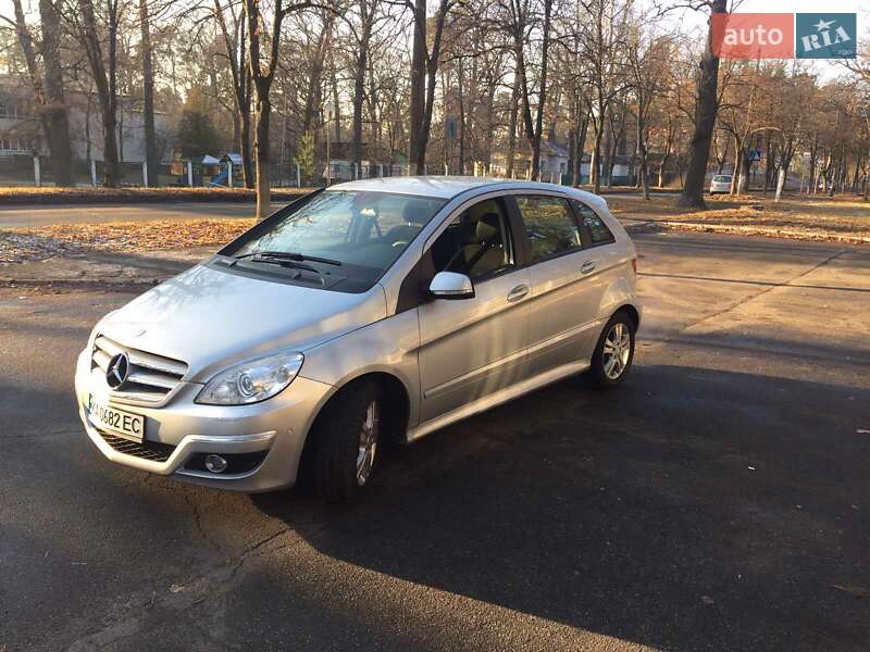 Хэтчбек Mercedes-Benz B-Class 2010 в 