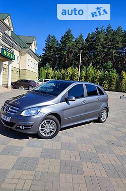 Хэтчбек Mercedes-Benz B-Class 2010 в 