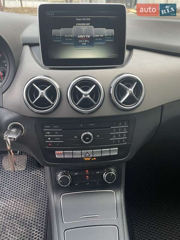 Хэтчбек Mercedes-Benz B-Class 2015 в Киеве