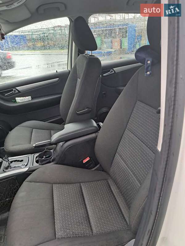Хэтчбек Mercedes-Benz B-Class 2010 в Киеве фото 4 Хэтчбек Mercedes-Benz B-Class 2010 в Киеве
