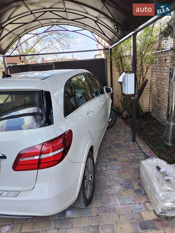 Хэтчбек Mercedes-Benz B-Class 2015 в Киеве