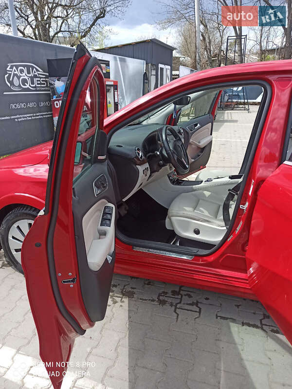 Хэтчбек Mercedes-Benz B-Class 2014 в Черновцах