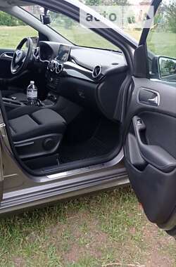Хэтчбек Mercedes-Benz B-Class 2015 в 