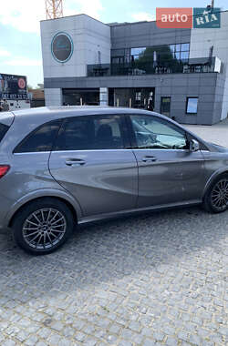 Хэтчбек Mercedes-Benz B-Class 2017 в 