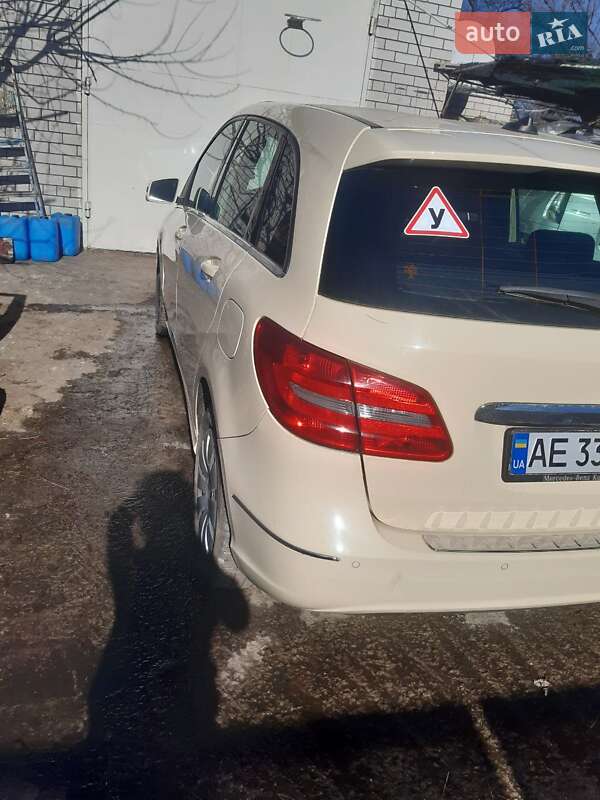 Хетчбек Mercedes-Benz B-Class 2014 в 
