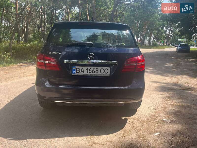 Хэтчбек Mercedes-Benz B-Class 2017 в Кропивницком