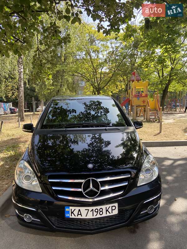 Хэтчбек Mercedes-Benz B-Class 2010 в 