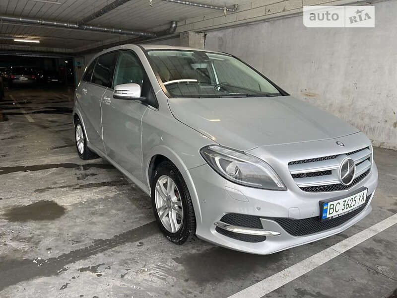 Хетчбек Mercedes-Benz B-Class 2016 в 