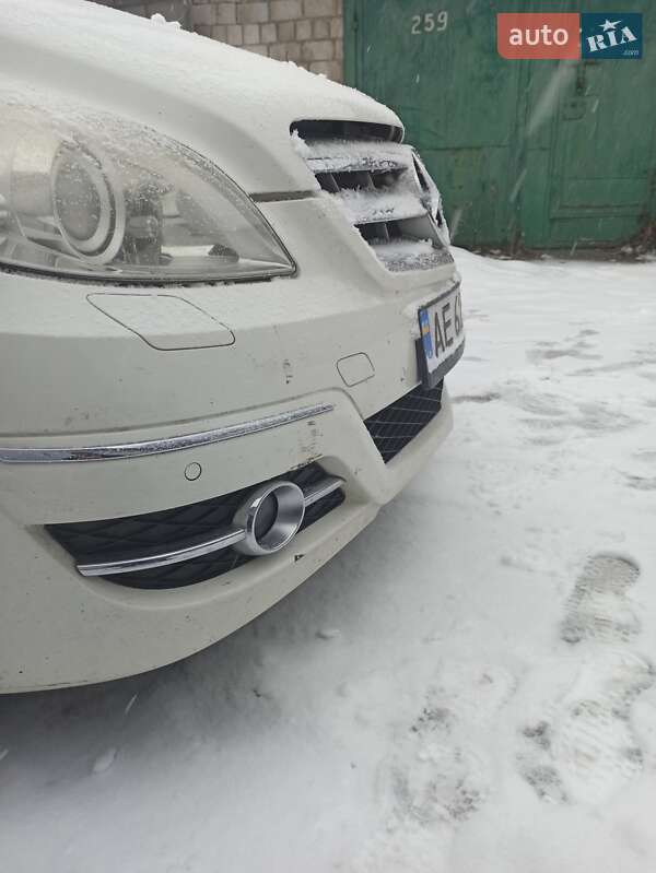 Хэтчбек Mercedes-Benz B-Class 2010 в Обухове