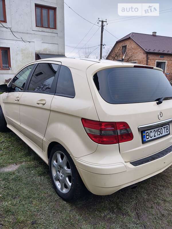 Хэтчбек Mercedes-Benz B-Class 2010 в Пустомытах