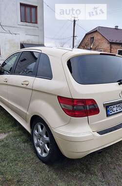 Хэтчбек Mercedes-Benz B-Class 2010 в 