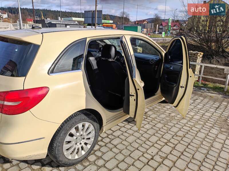 Хэтчбек Mercedes-Benz B-Class 2013 в Сходнице