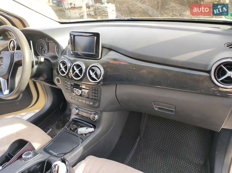 Хэтчбек Mercedes-Benz B-Class 2013 в Сходнице