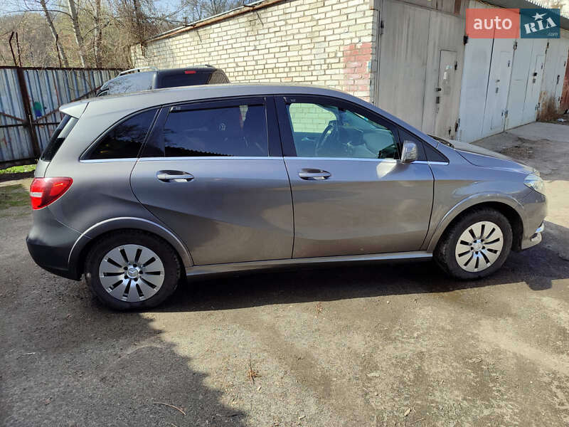 Хетчбек Mercedes-Benz B-Class 2015 в Києві фото 4 Хетчбек Mercedes-Benz B-Class 2015 в Києві