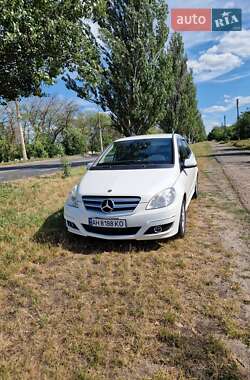 Хэтчбек Mercedes-Benz B-Class 2011 в 