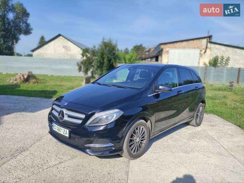 Хэтчбек Mercedes-Benz B-Class 2015 в 
