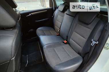 Хетчбек Mercedes-Benz B-Class 2010 в 