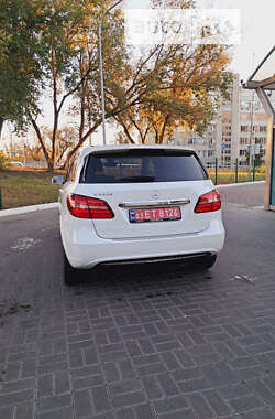 Хэтчбек Mercedes-Benz B-Class 2016 в 