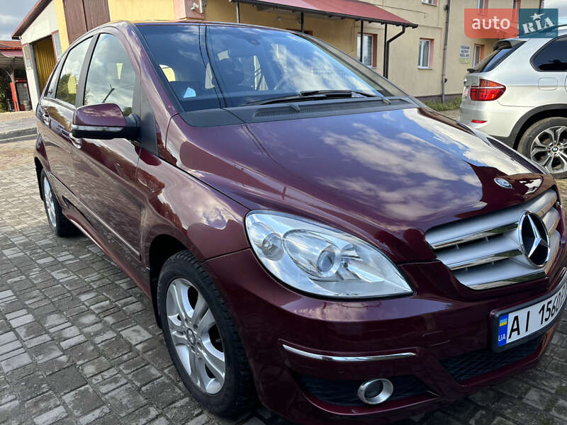 Хэтчбек Mercedes-Benz B-Class 2011 в 