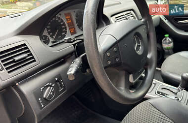 Хэтчбек Mercedes-Benz B-Class 2011 в 