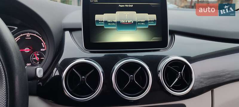 Хетчбек Mercedes-Benz B-Class 2015 в 