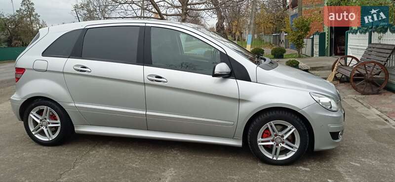 Хэтчбек Mercedes-Benz B-Class 2011 в Новоселице