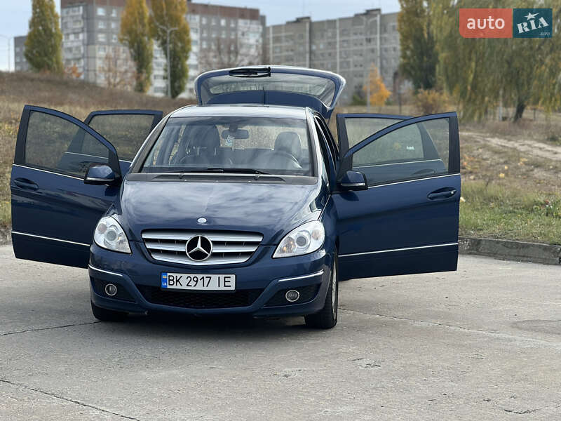 Хэтчбек Mercedes-Benz B-Class 2011 в Вараше