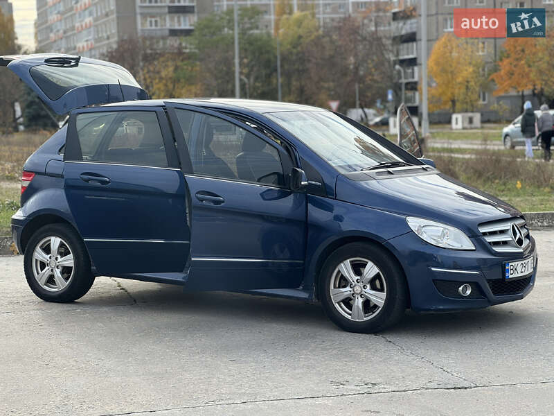 Хэтчбек Mercedes-Benz B-Class 2011 в Вараше