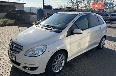 Хэтчбек Mercedes-Benz B-Class 2010 в 