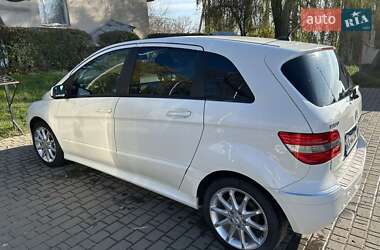 Хэтчбек Mercedes-Benz B-Class 2010 в 